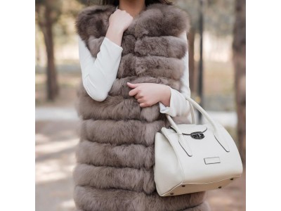 <Как выбрать меховую жилетку из песца?